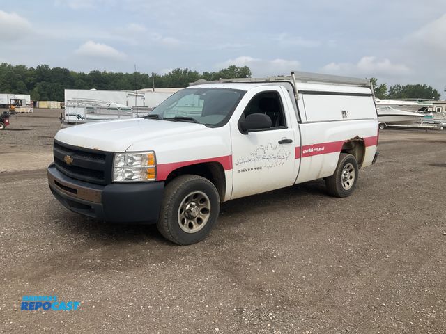 Lot 2-40200 - 2013 Chevrolet Silverado 1500 Regular Cab Long Box Pickup Truck RWD