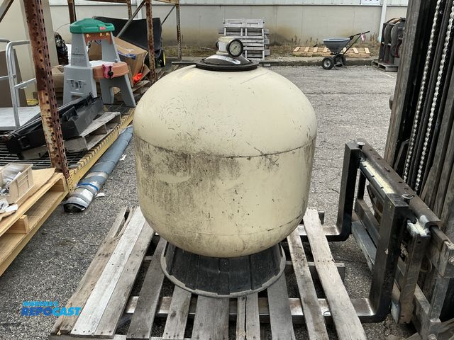 Lot 2-11484 - Pentair Triton II TR-140C commercial heavy-duty, 36-inch commercial fiberglass sand filter