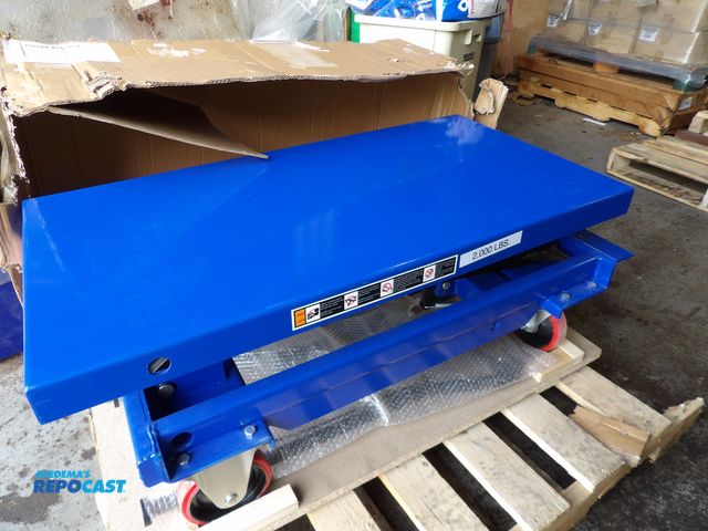 Lot 2-53261 - new lift table 2000lb cap. 15-39" lift h, 20" platform width, 40" platform length, pro-source, #AS90...