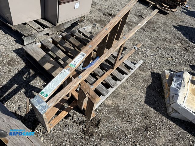 Lot 2-96608 - Keller Model W-6 6' Wooden Step Ladder