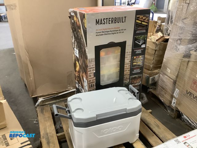 Lot 2-95135 - Lot of 1 white igloo cooler, and a Masterbuilt 40inch electric smoker.
