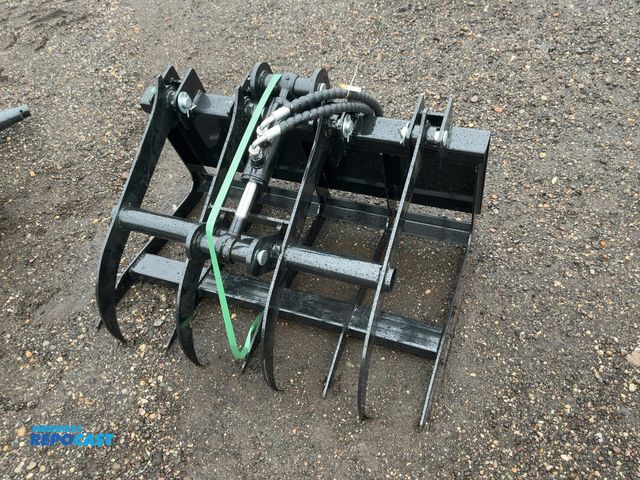 Lot 2-41587 - New SDLANCH 37" Grapple Mini Skid Steer Attachment, Single Hydraulic Grapple Arm, Has Hydraulic Hose...