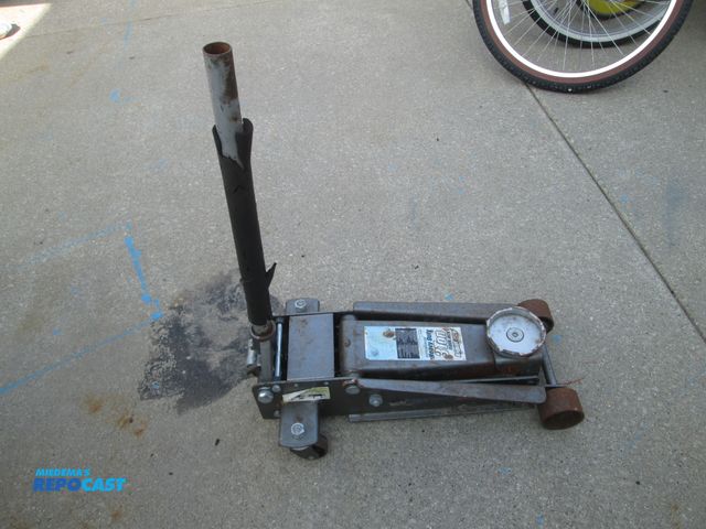 Lot 2-59079 - Pittsburgh heavy duty 3-ton floor jack