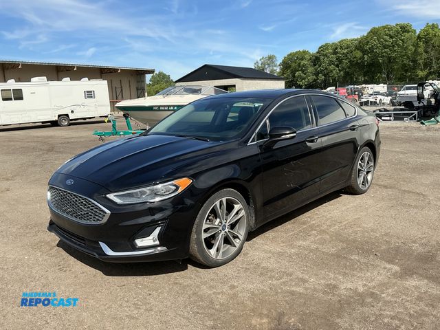 Lot 2-90321 - 2020 Ford Fusion Titanium AWD Sedan AWD