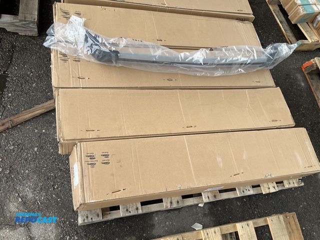 Lot 2-93620 - 5 Roof rack cross bars G33001915 includes sunsing rack assesoires