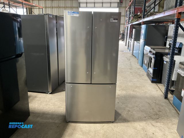 Lot 2-91182 - Scratch & Dent Free Standing Frigidaire  FRFG1723AV05 Refrigerator/Freezer