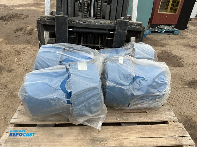 Lot 2-94684 - Pallet of 4 CCS-3 FPT AIR FILTER SILENCERS