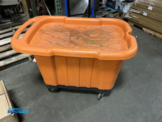Lot 2-75510 - Lot of rolling waste bin