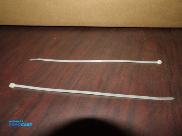Lot 2-58283 - lot of (1000) new Zip Ties/cable Ties 10"length # 36J143, White