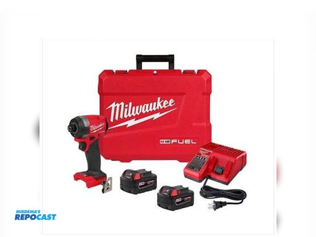 Lot 2-79365 - Milwaukee M18 1/4” hex impact driver kit model 2953-22