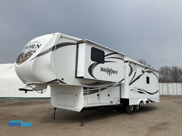 Lot 2-22965 - 2012 Heartland Bighorn 3185RL 5th Wheel Travel Trailer