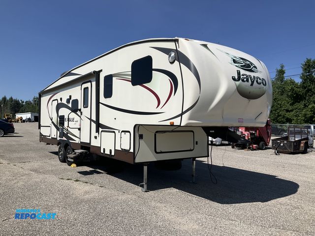 Lot 2-61734 - 2015 Jayco Eagle 29.5BHDS 5th Wheel Travel Trailer