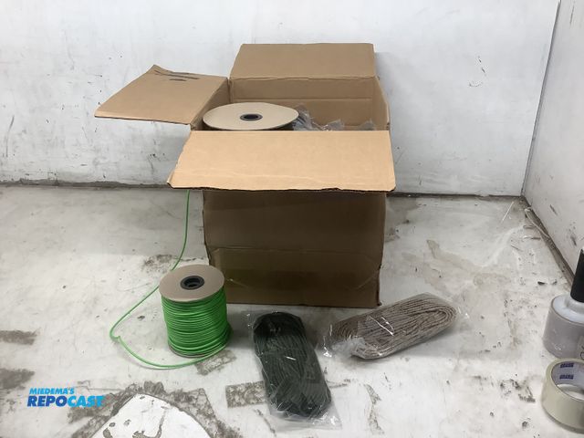 Lot 2-92828 - Paracord Box Cot USA, multiple colors, various lengths