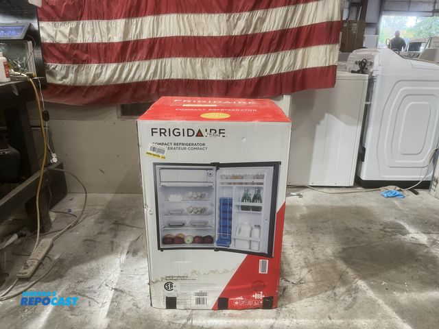 Lot 2-57028 - New Scratch & Dent Frigidaire Compact Mini Refrigerator Platinum design Reversible door Chiller comp...