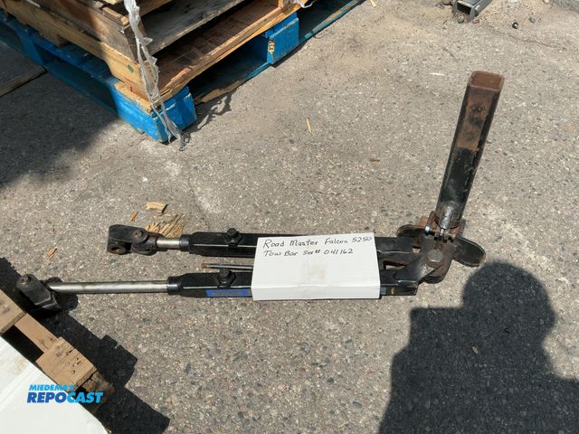 Lot 2-36492 - Road Master Falcon 5250 tow bar, ser# 041162