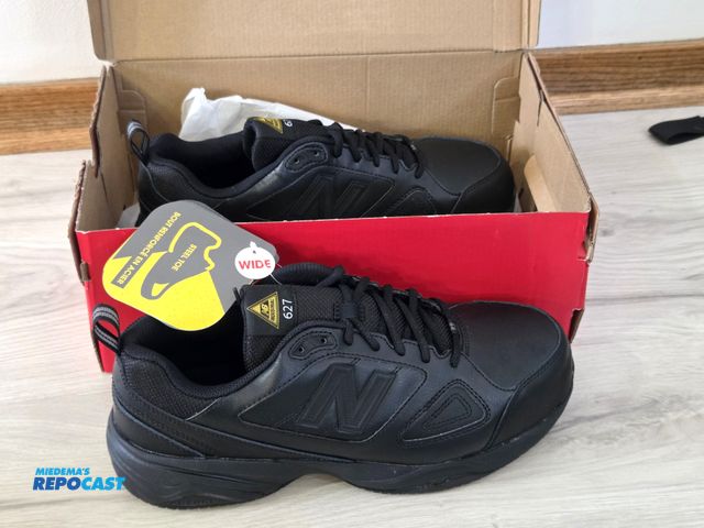 Lot 2-93536 - New NEW New Balance black steel toe work boot shoes, 11, 2E Mid627B2