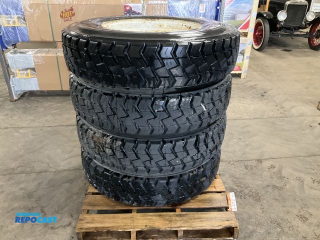 Lot 2-41131 - (4) recap Sumitomo ST909 11R24.5 tires on steel Dayton style wheels, used