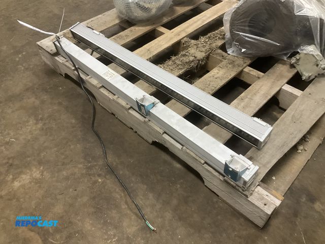 Lot 2-33259 - (2) JSN &amp; PC LED Wall Washer lights