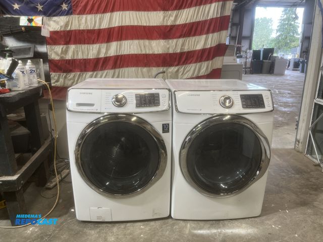Lot 2-59093 - Electric Samsung front load set Washer & Dryer Set washer  13 cycles  5 temps 5 spin speed  5 soil l...