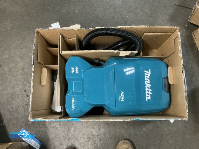 Lot 2-64083 - Makita XCV18ZX Cordless Backpack Vacuum
