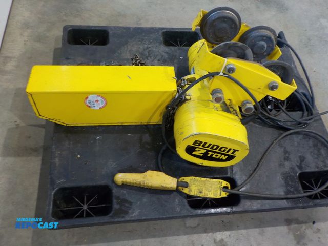 Lot 2-30255 - Budget 2ton hoist. LIFTTECH 1HP 230/460 volts. 3 phase. Trolley. Hand held controller. Power cord ho...