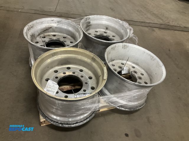 Lot 2-10022 - (4) Accuride 22.5 x 14.00 aluminum semi wheels, used