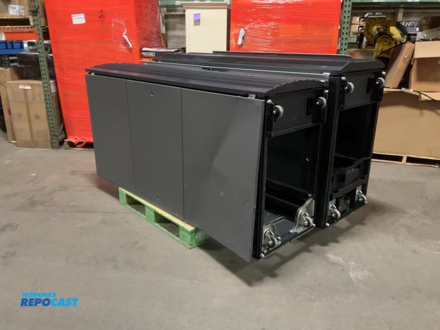 Lot 2-19775 - Lot of (2) HP data server assembly cabinets model#G3 42UX600WX1075D serial#2UJ6370029 38”x23”x77”