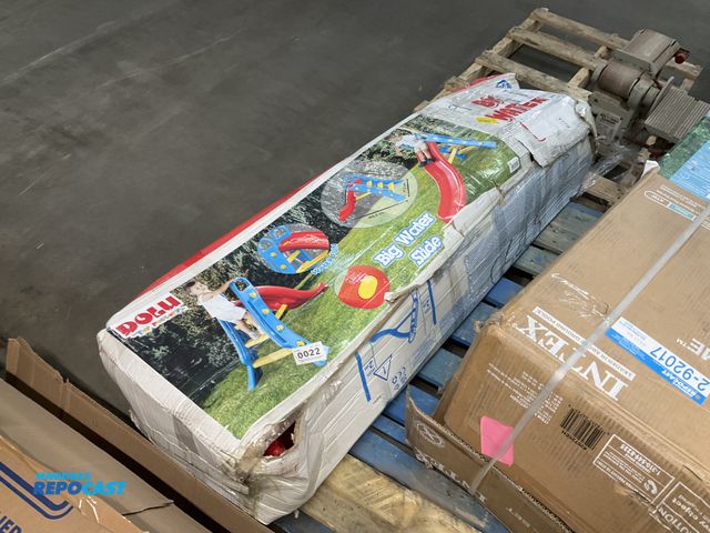 Lot 2-92016 - Lot of (1) dolu toy factory big water slide measuring 104cm x 145cm x 77.5cm.