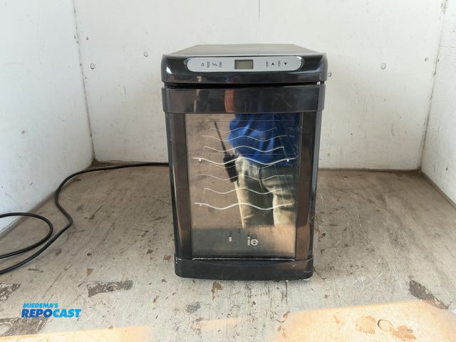 Lot 2-11162 - Scratch & Dent Haier HVUEB06BBB Thermoelectric wine cellar