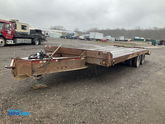 Lot 2-42781 - 2000 Eager Beaver 24’ Tag Trailer