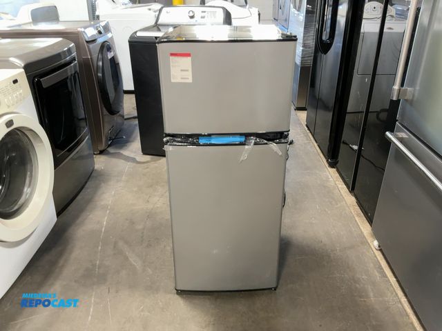 Lot 2-18854 - Frigidaire 4.5 cu ft refrigerator with freezer