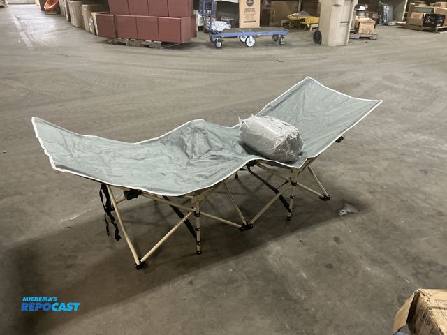 Lot 2-93846 - Foldable Chaise Lounge with Metal Frame and Cover