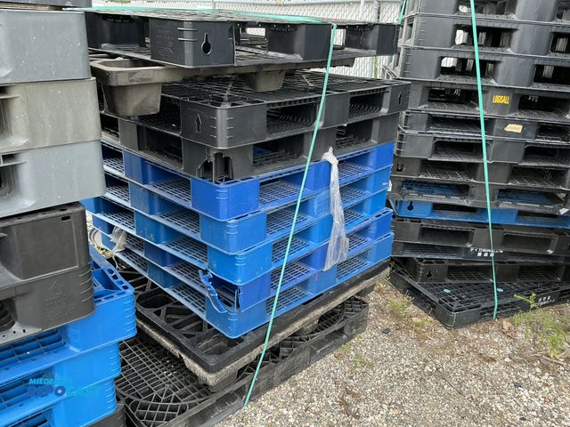 Lot 2-96256 - Stack of skids