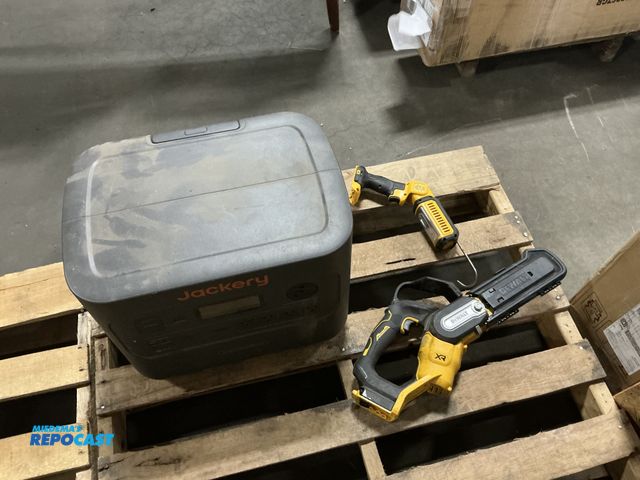 Lot 2-76977 - Lot of garage keeper items including a jackery battery generator, DeWalt pruning chainsaw model#DCCS...