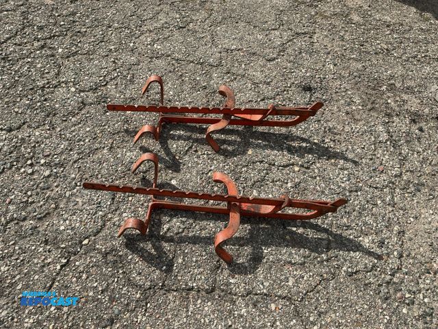 Lot 2-62878 - Set of ladder jacks.