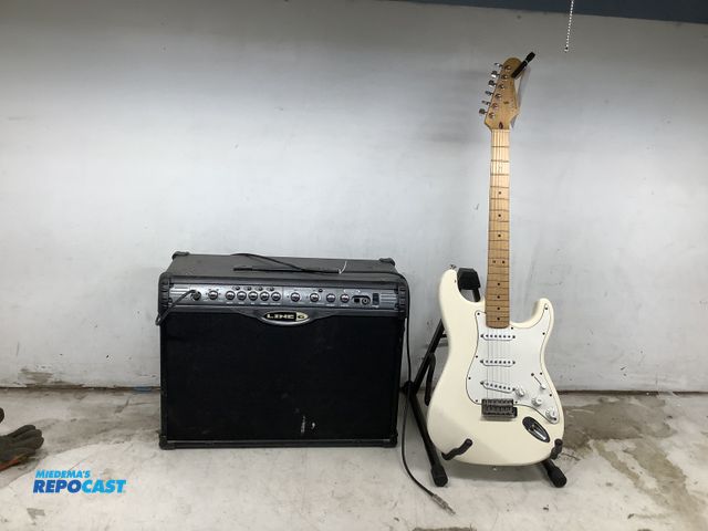 Lot 2-92622 - 1 Guitar White Fender Stratus Electric Guitar with Stand and line 6 spider II stereo amplifier (120V...