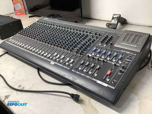 Lot 2-27346 - yamaha elecronic mixing console, model GF-24, twelve channel sound barrd mixer, fully adjustable set...