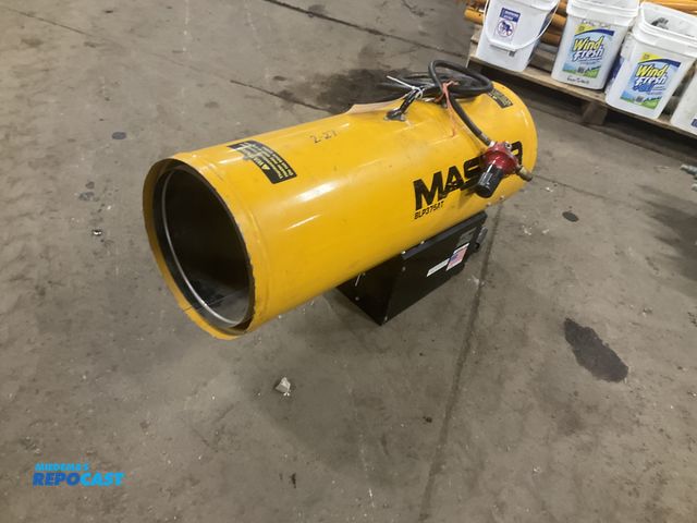 Lot 2-33305 - Master 375,000 Btu propane heater with built in thermostat