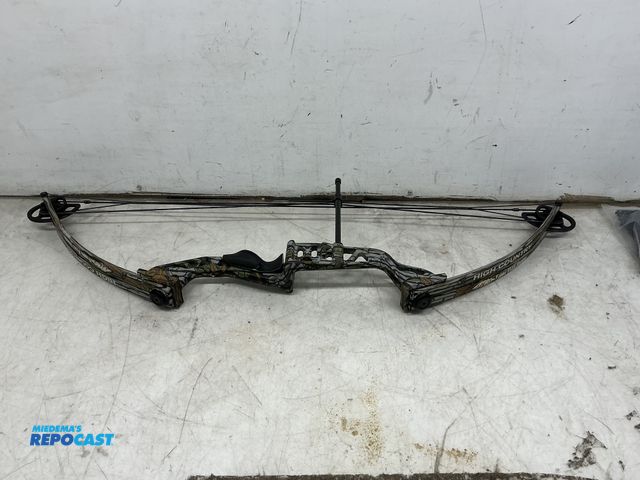 Lot 2-62404 - Compound Bow High Country Ultra Force model, Right-Handed, 45-60 lb. adjustable draw weight; 29" dra...