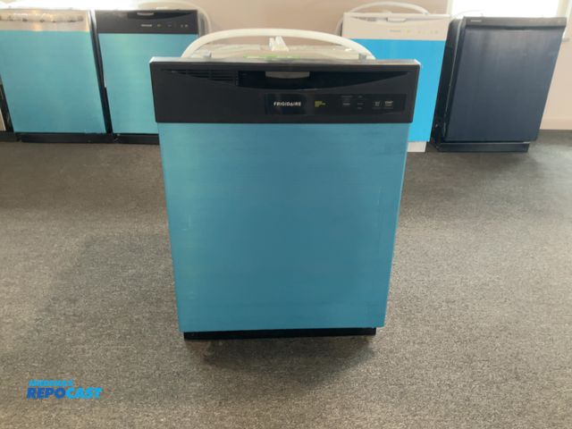 Lot 2-60981 - Scratch & Dent Electric Free Standing Frigidaire FDPC4221AS3A Dishwasher