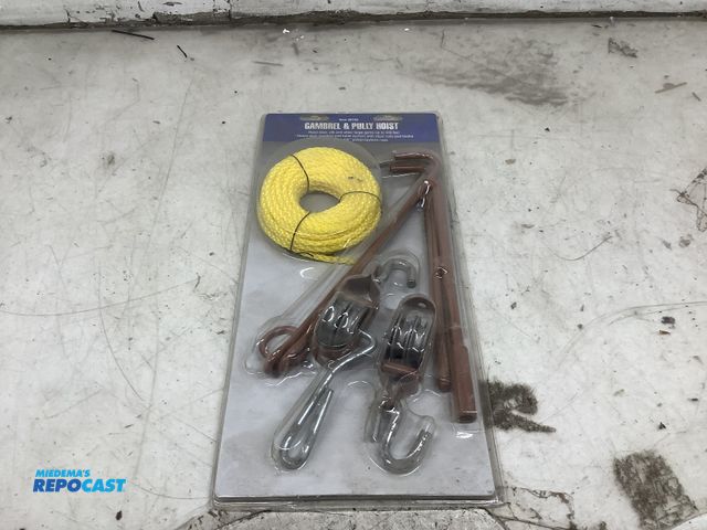Lot 2-27732 - Gambrel and pully hoist for deer and large game