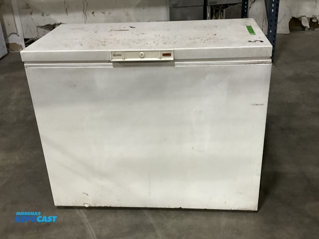 Lot 2-55010 - Electric Kennmore Unknown Chest Freezer Kennmore (unknown model) 115 volt/single phase, 42” width x ...