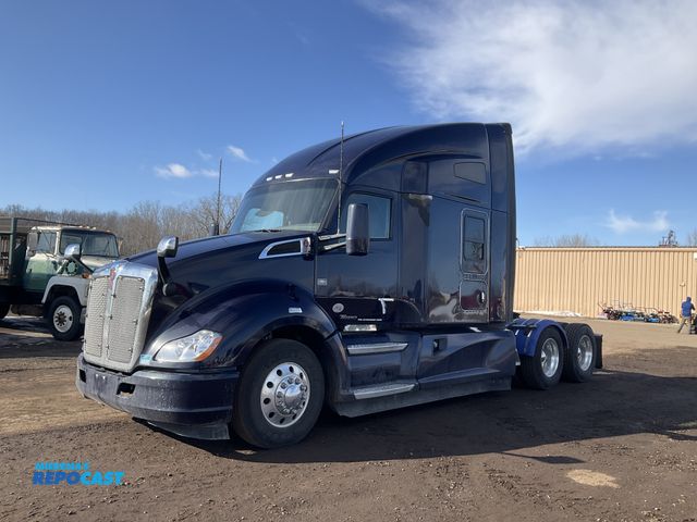 Lot 2-10049 - 2019 Kenworth T680 Semi Truck