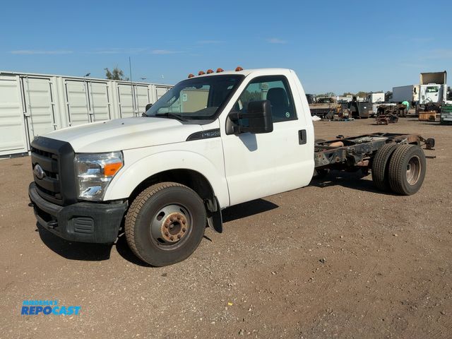 Lot 2-41923 - 2011 Ford F-350 XL Super Duty Regular Cab Cab and Chassis Pickup Truck RWD