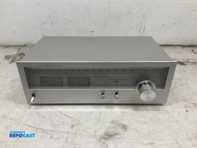 Lot 2-67161 - (1) Victor JT-V22 AM/FM tuner