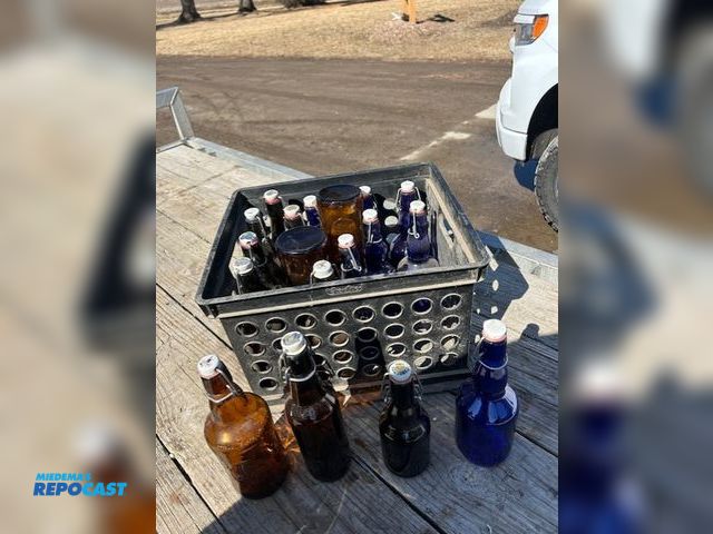 Lot 2-tbd - 18 assorted flip top home brewing bottles