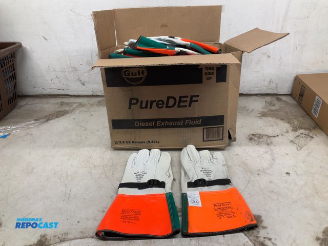 Lot 2-19628 - Box of Kunz Glove wear Over Rubber Insulated Glove Protectors Size 10 1/2 #1200