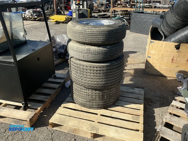 Lot 2-75337 - Lot of (4) racing tires