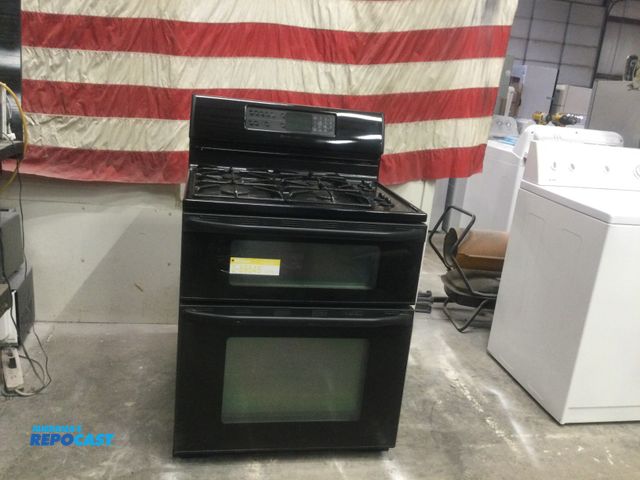 Lot 2-59545 - Gas Maytag Gemini double oven Range black Maytag Gemini double oven 
bake 
broil