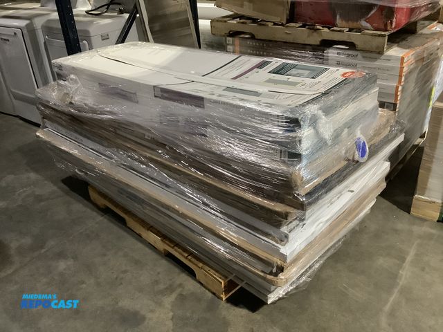 Lot 2-99939 - Skid lot of miscellaneous size, color, and style door replacement blinds and adjustable shades
